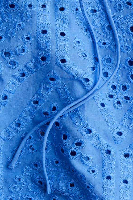 Блузка с английской вышивкой