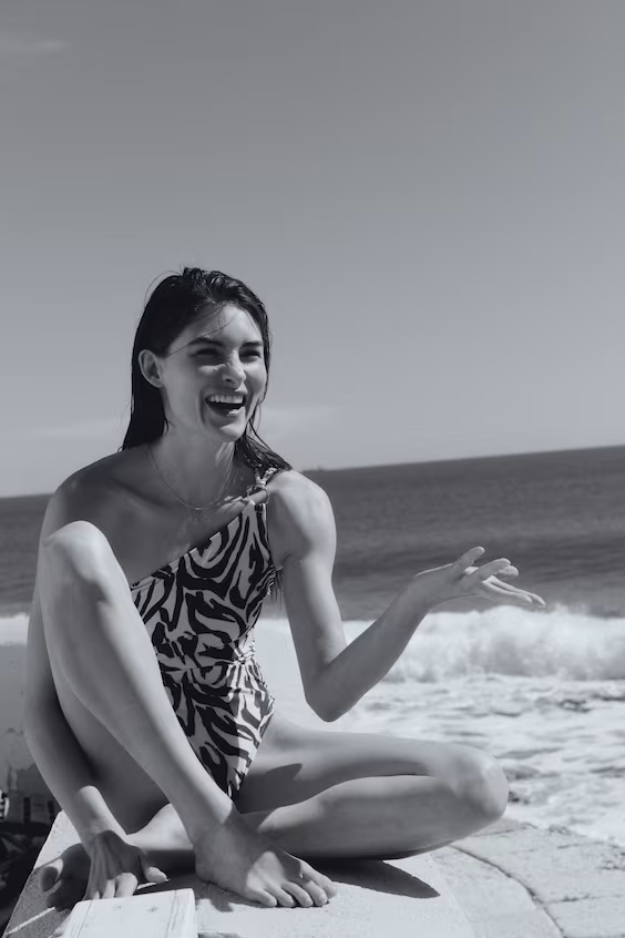 Купальник high leg с одним обнаженным плечом