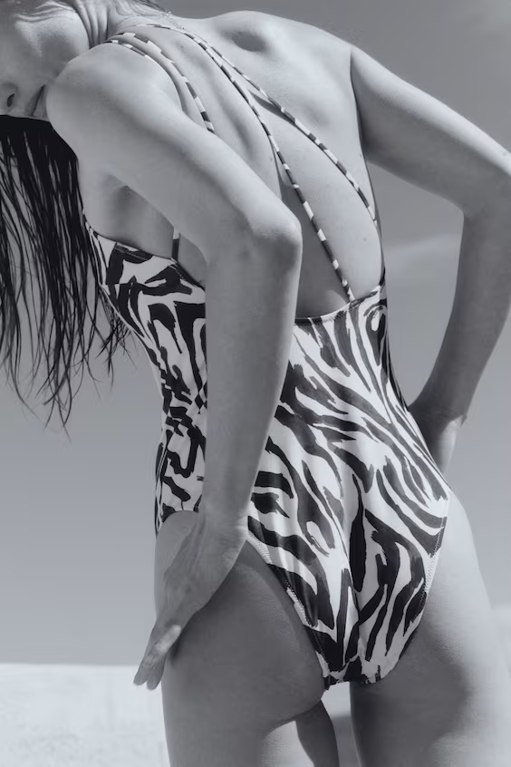 Купальник high leg с одним обнаженным плечом