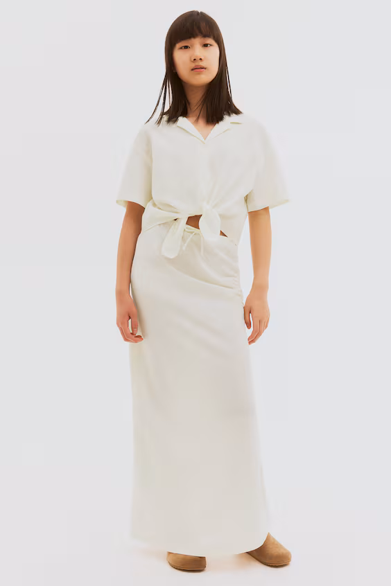 Блузка с короткими рукавами и деталью узла