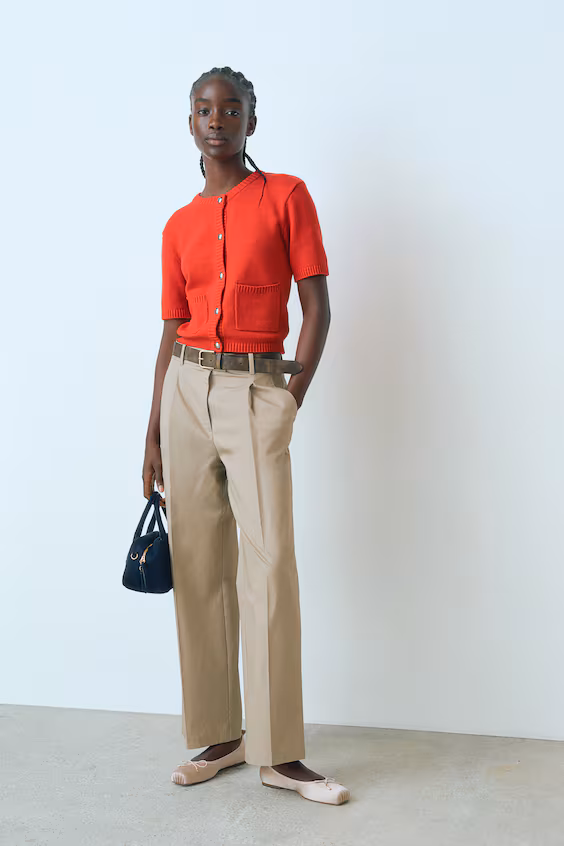 Брюки-чино с защипами на ногах