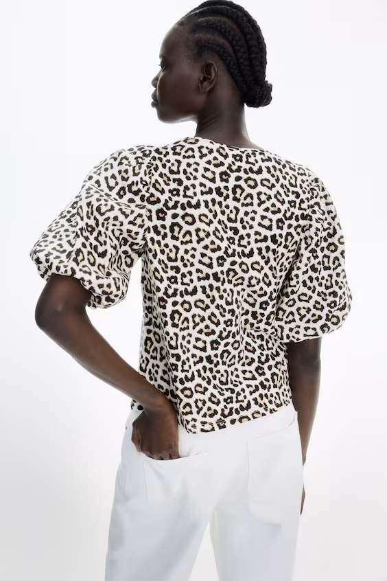 Свитер с рукавами баллон