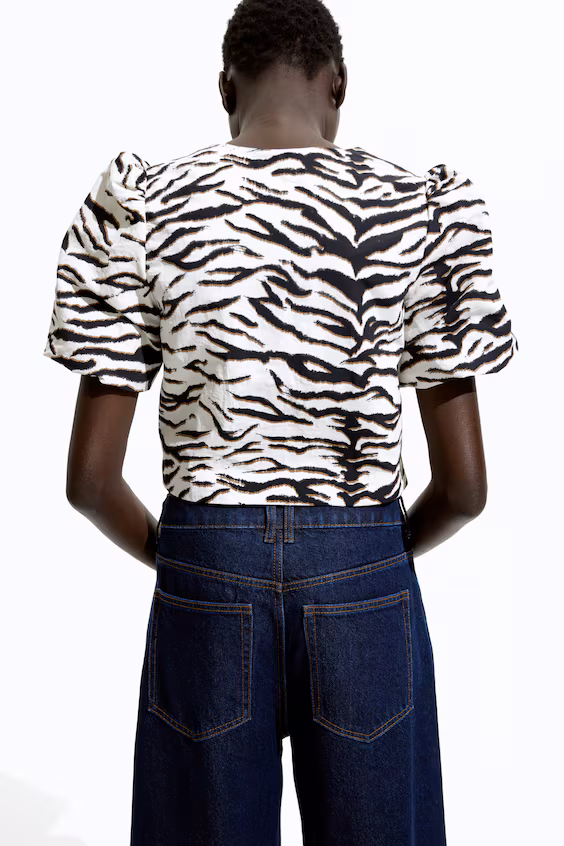 Блузка с набитыми рукавами