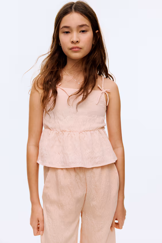 Топ с баской и бантами