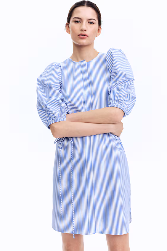 Платье с рукавами сборками