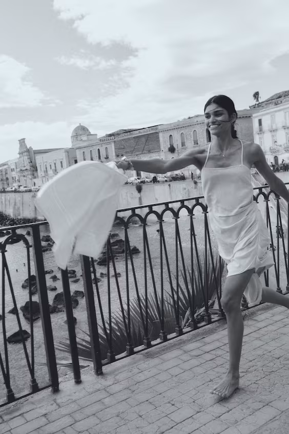 Платье из смеси льна с драпировкой