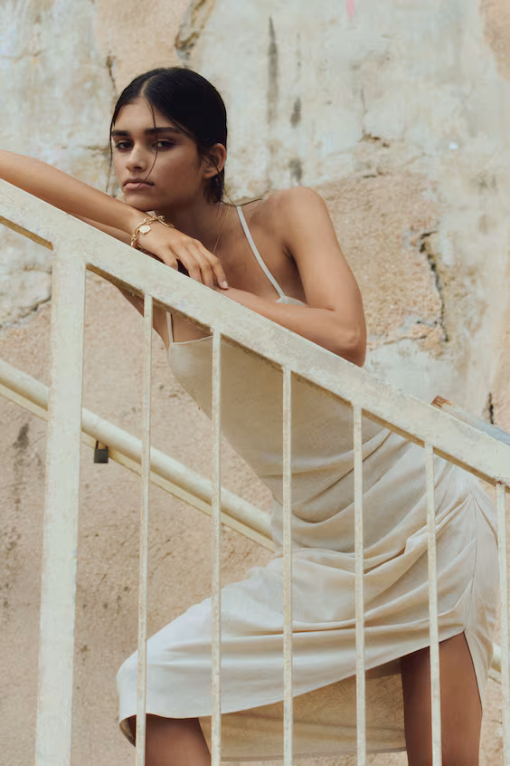 Платье из смеси льна с драпировкой