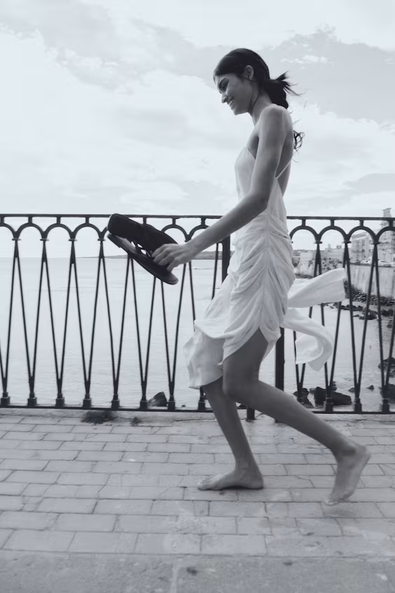 Платье из смеси льна с драпировкой