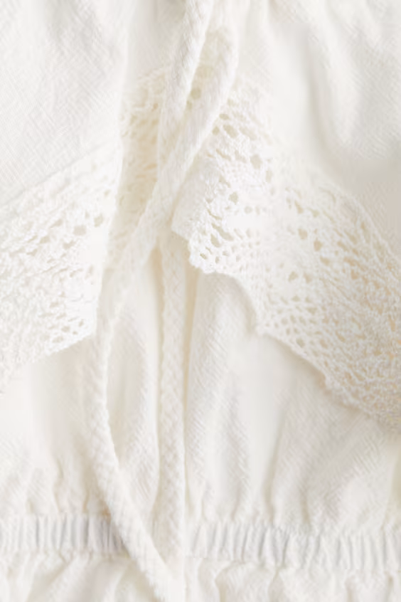 Топ короткий с кружевом