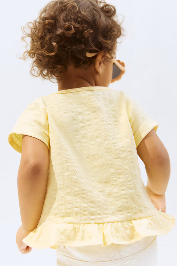 Свитер с оборкой