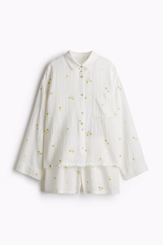 Пижама из рубашки и шорт