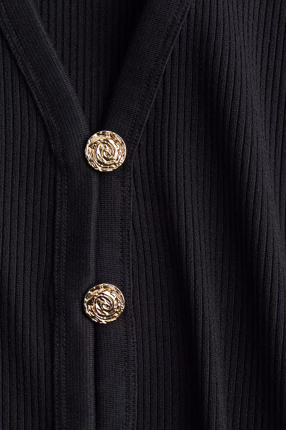 Жакет из вязаного полотна с пуговицами