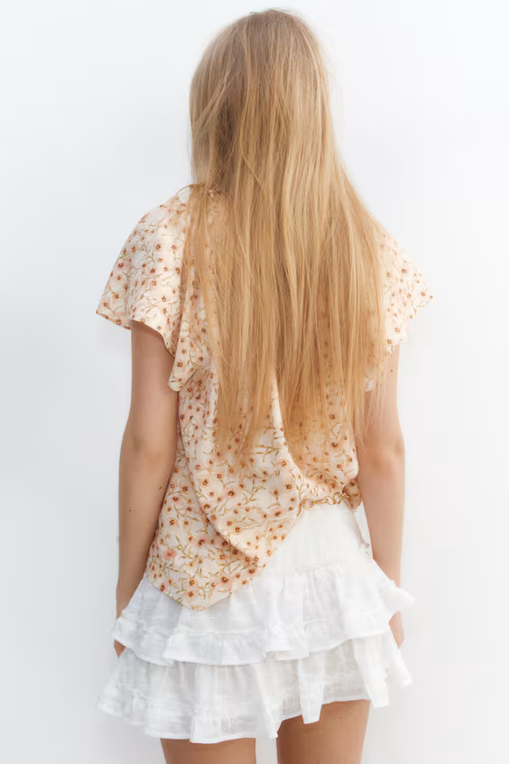 Блузка с рукавами-бабочками