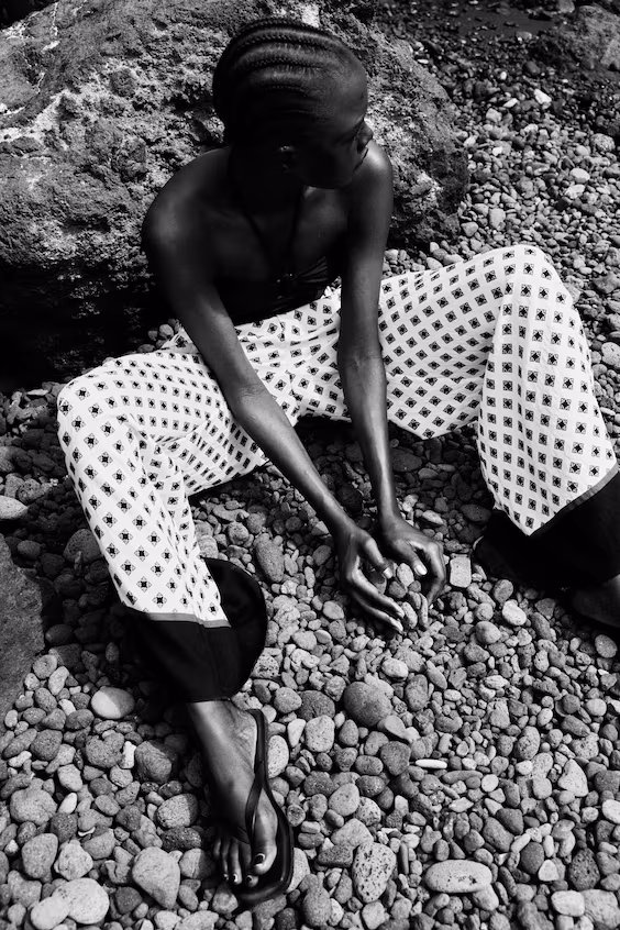 Широкие брюки на резинке