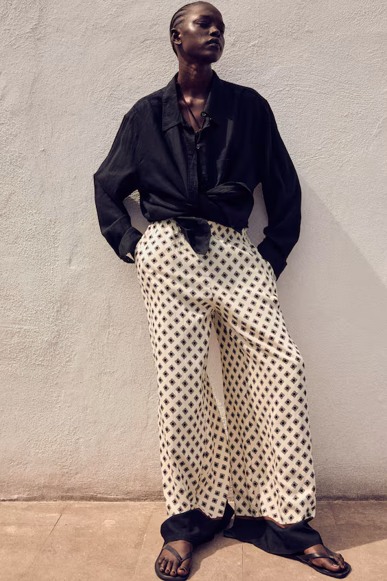 Широкие брюки на резинке