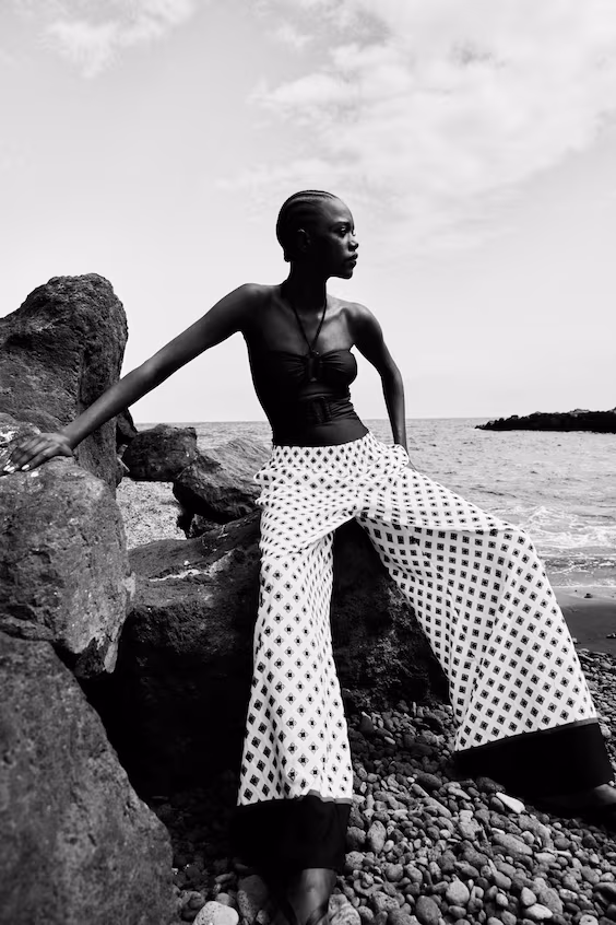 Широкие брюки на резинке