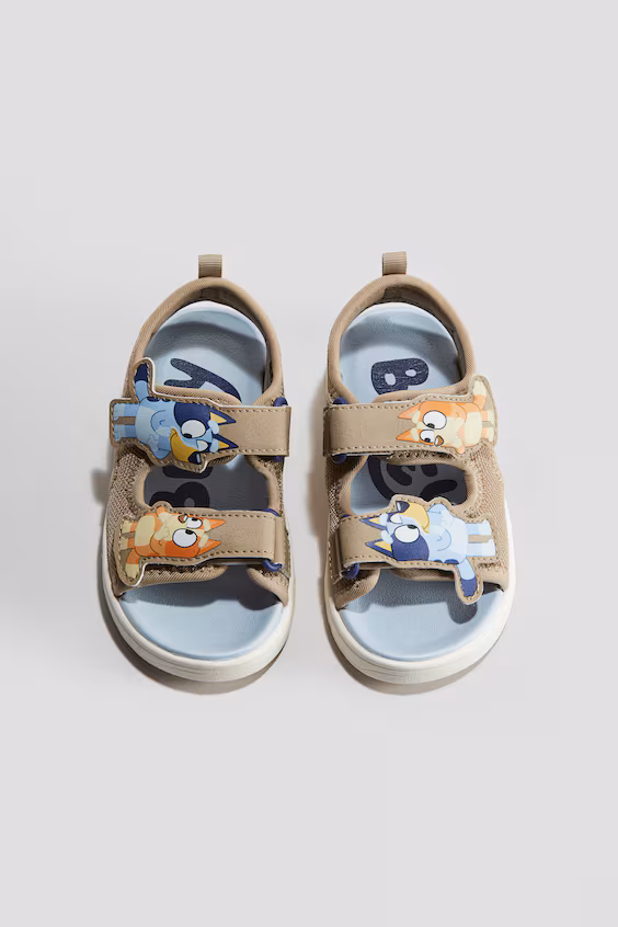 Сандалии с узорами