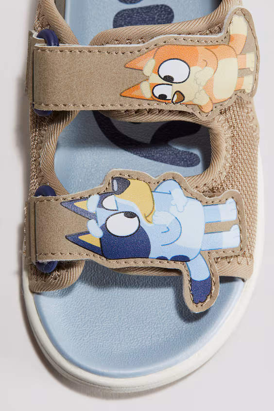 Сандалии с узорами