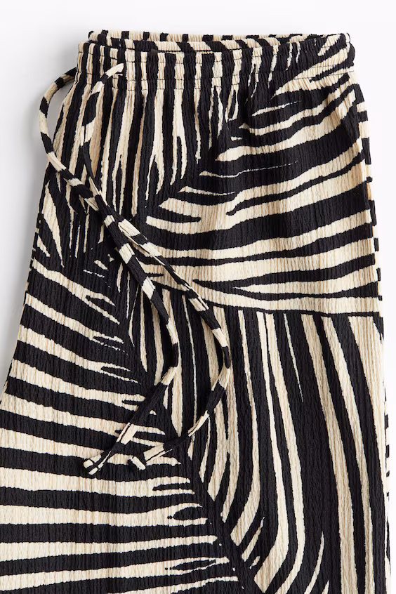 Широкие брюки на резинке