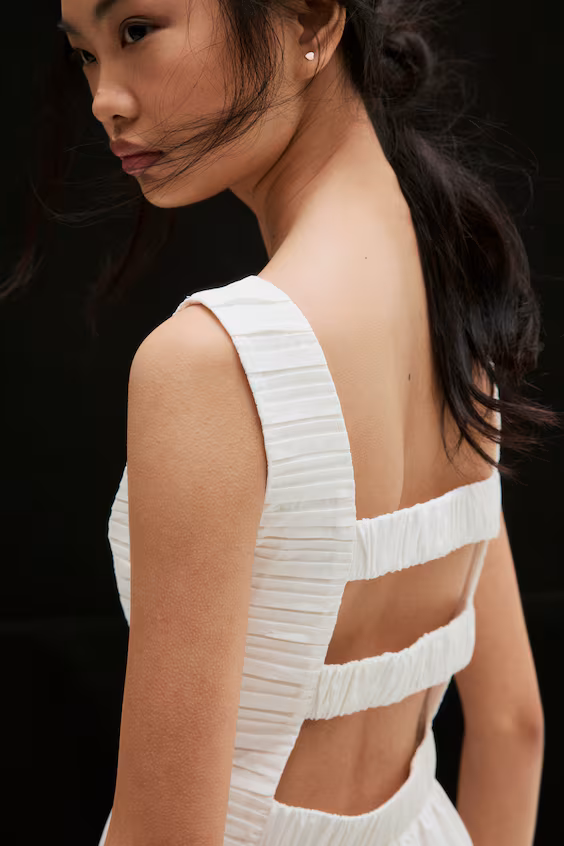 Платье с ребристым узором и расклешенной юбкой