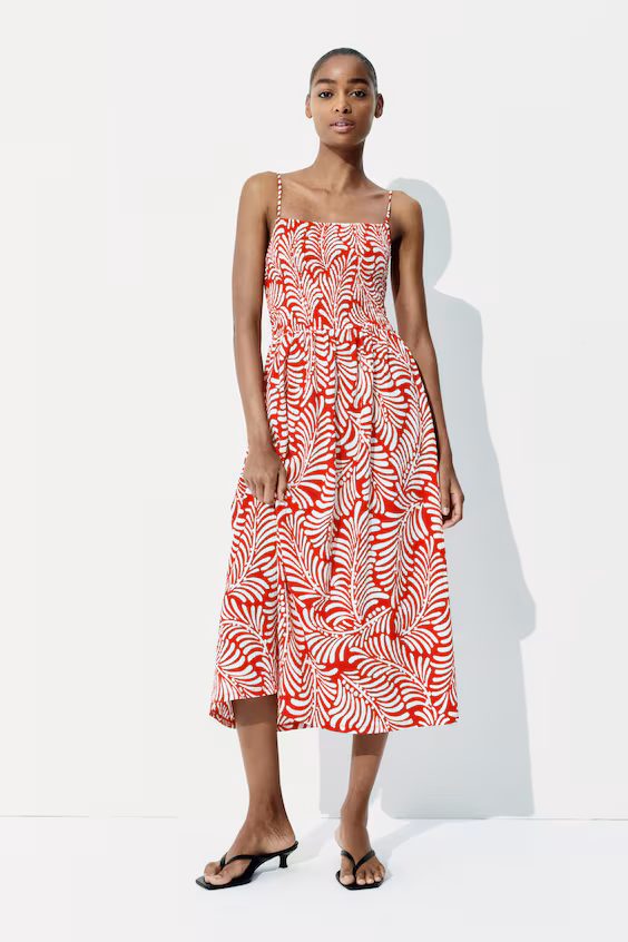 Платье с бретельками и корпусом smock в складку