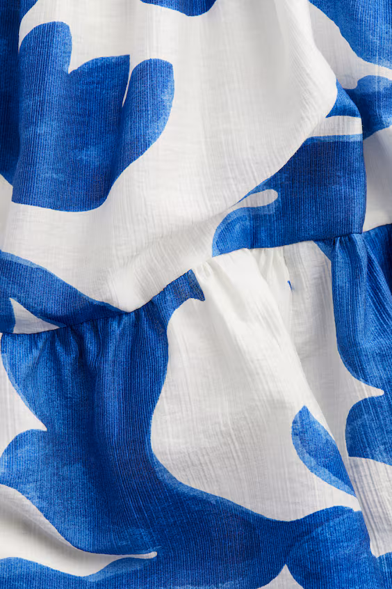 Платье с открытыми плечами