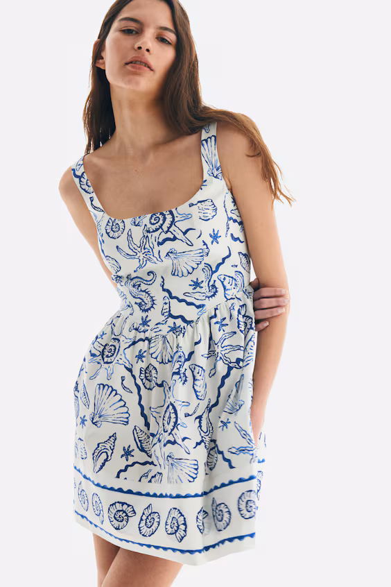 Платье с расклешенной юбкой