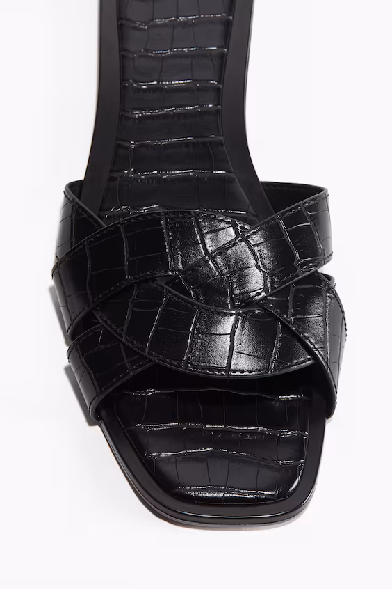 Шлепанцы с плетеным ремешком