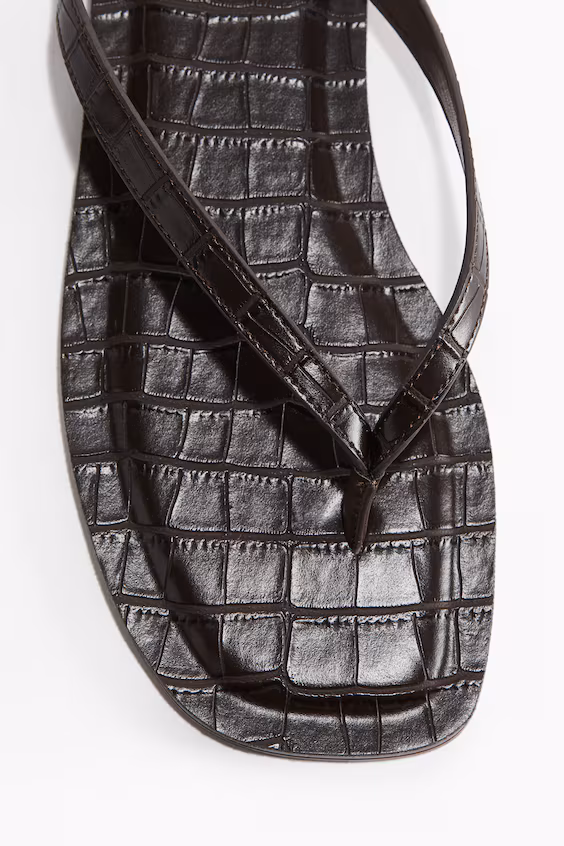 Шлепанцы с застежкой на палец