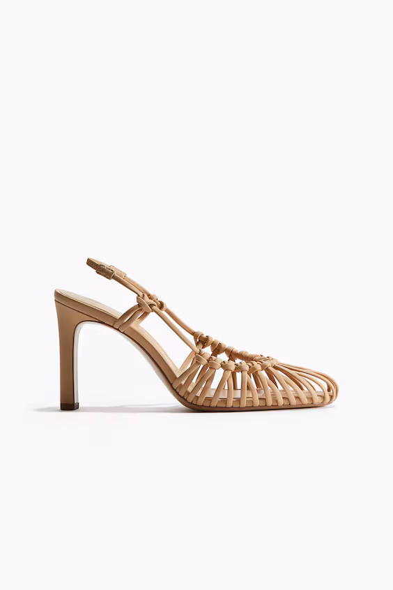 Туфли на высоком каблуке с деталями узлов