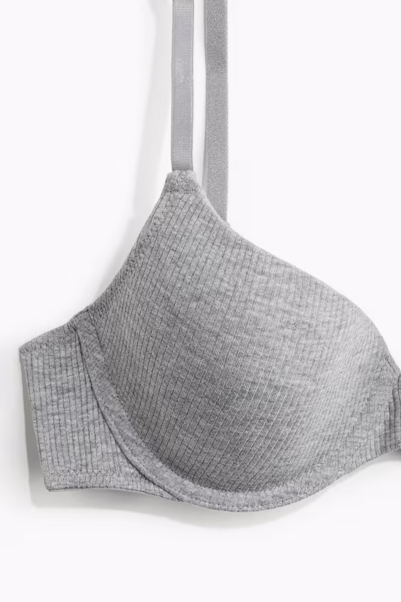 Слегка подушечный бюстгальтер из джерси с каркасами