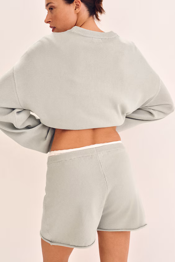 Шорты из мягкой ткани