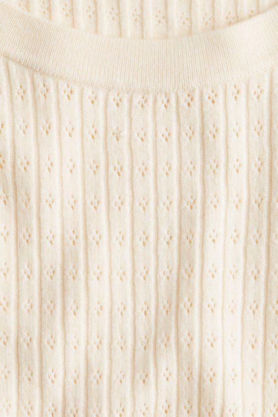 Футболка из вязаного материала с рельефным узором