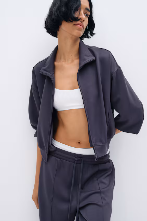 Брюки из очень мягкого материала с прессом спереди