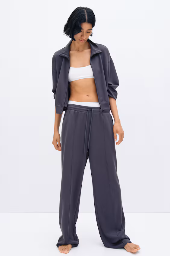 Брюки из очень мягкого материала с прессом спереди