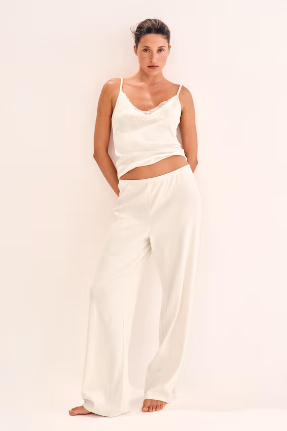 Пижама в рубчике с кружевным краем