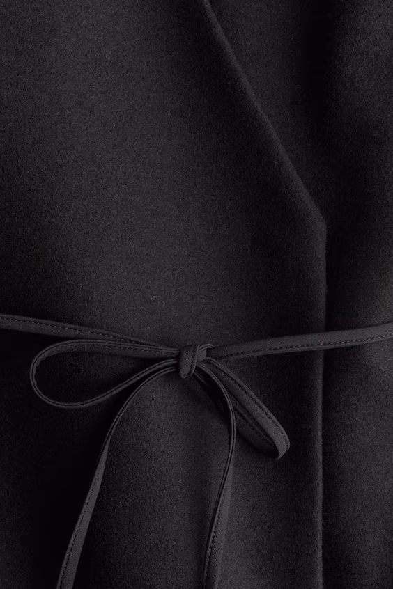 Длинное войлочное пальто с поясом на завязках