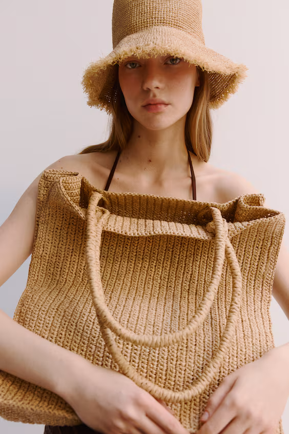 Соломенная рыбацкая шляпа