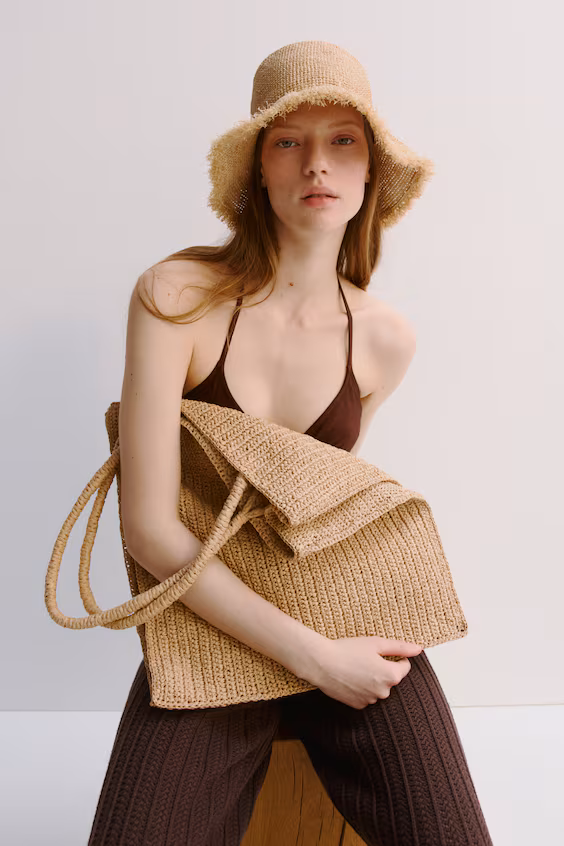 Соломенная рыбацкая шляпа