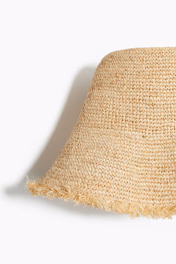 Соломенная рыбацкая шляпа