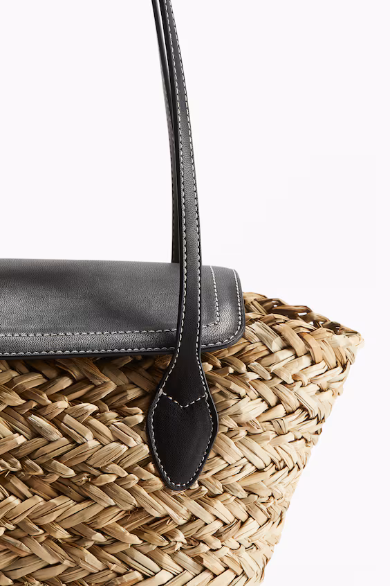 Сумка через плечо из соломки