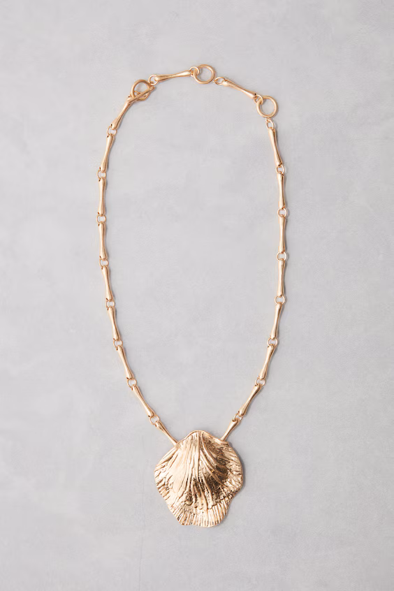 Ожерелье с подвеской в форме ракушки