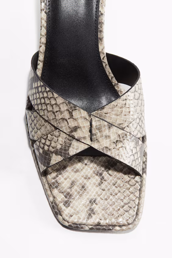 Босоножки на устойчивом каблуке