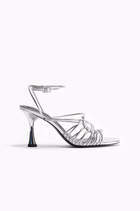 Сандалии на высоком каблуке с ремешками