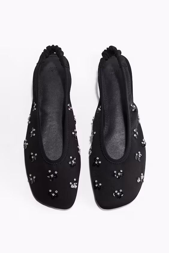 Туфли с открытым каблуком, украшенные