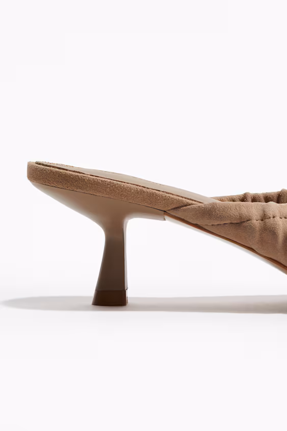 Туфли из замши на каблуке