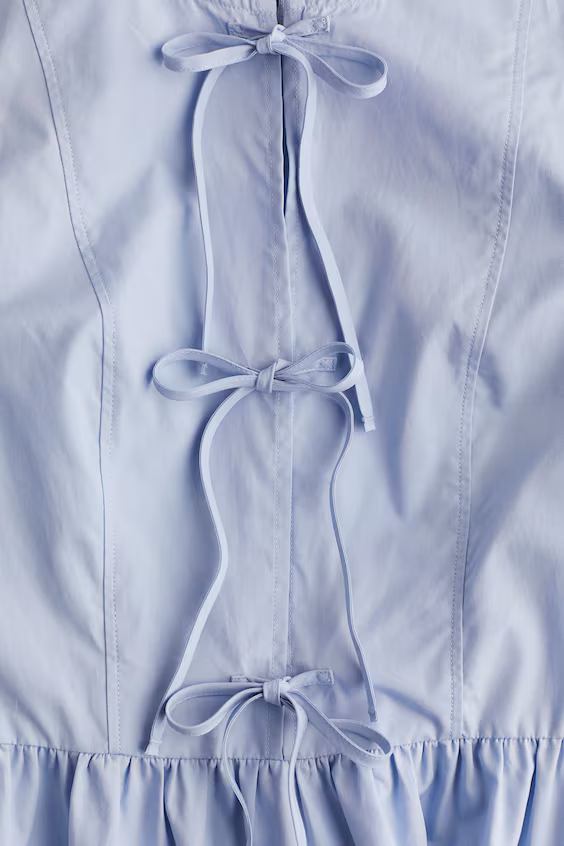 Платье с завязками и объемными рукавами