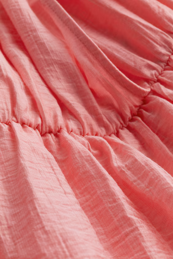 Платье со сборками и оборками