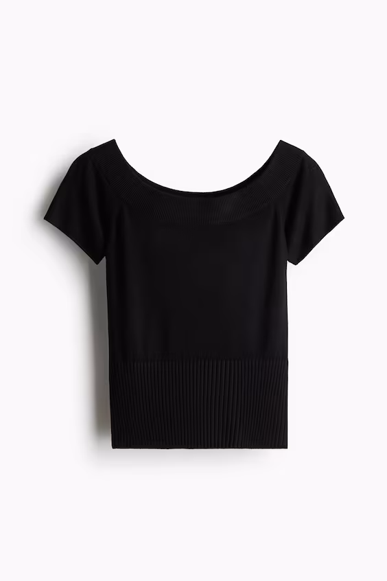 Свитер с открытыми плечами