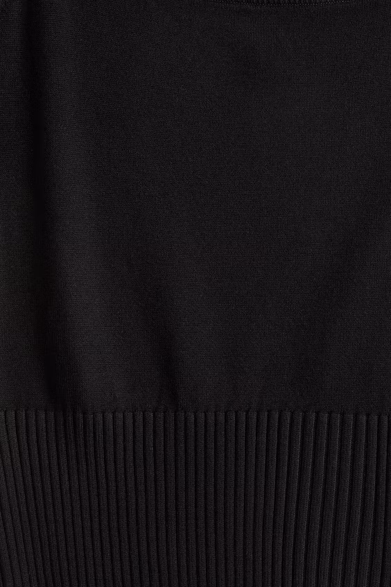 Свитер с открытыми плечами